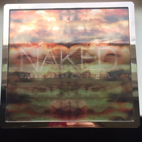 Urban Decay Naked on the Run palette - Picture 2 of 2